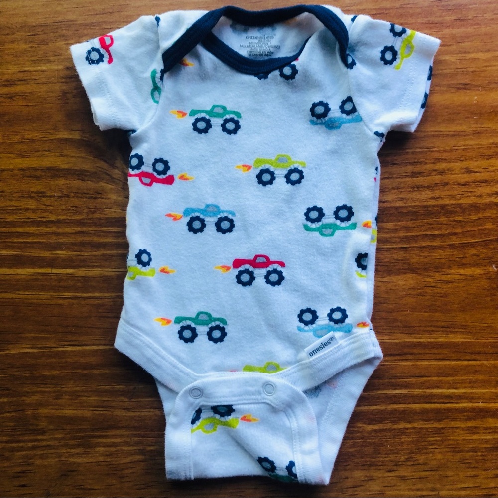 5/$15🔹NEWBORN Onesie trucks boy